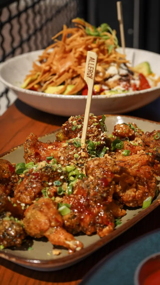 Wait… That’s Gluten-Free?!🔥👀

We’re wrapping up a whole month of gluten-free love, but before we go — here are two more dishes you probably didn’t know were GF:

🥦 Bang Bang Broccoli
🍗 Mesquite Chicken Bowl

Just more proof that gluten-free doesn’t mean missing out. 🙌

Only 5 tickets left for our Gluten-Free Dinner Party on June 3rd at the TSQ Woburn Rooftop with @dear.gluten — grab yours before they’re gone!
